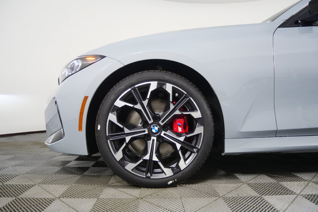 Used 2026 BMW 330i Sedan w/ M Sport Package RWD image 2