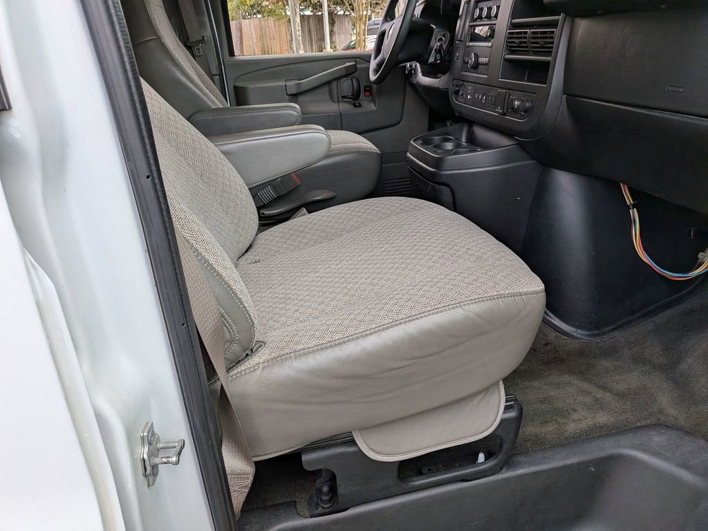 Used 2019 Chevrolet Express 3500 LT w/ LT Preferred Equipment Group image 17