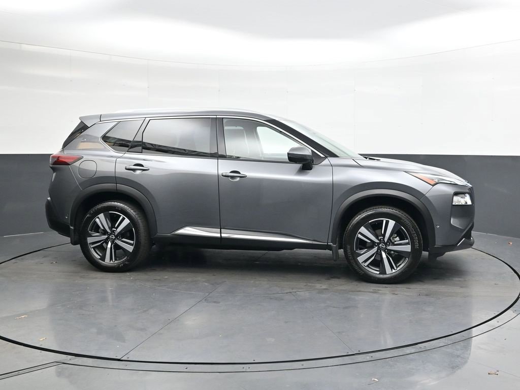 Used 2023 Nissan Rogue SL w/ SL Premium Package image 3