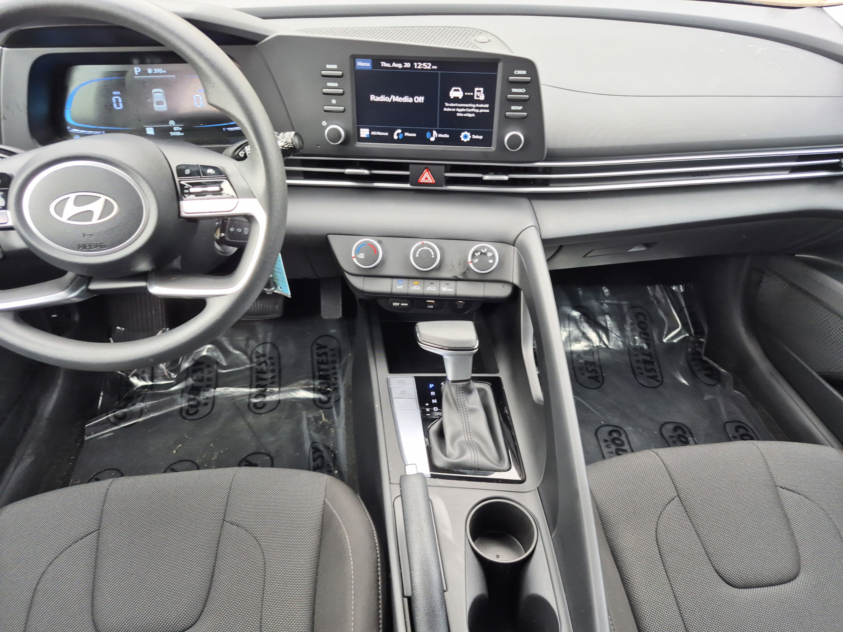 Used 2025 Hyundai Elantra SE FWD image 12