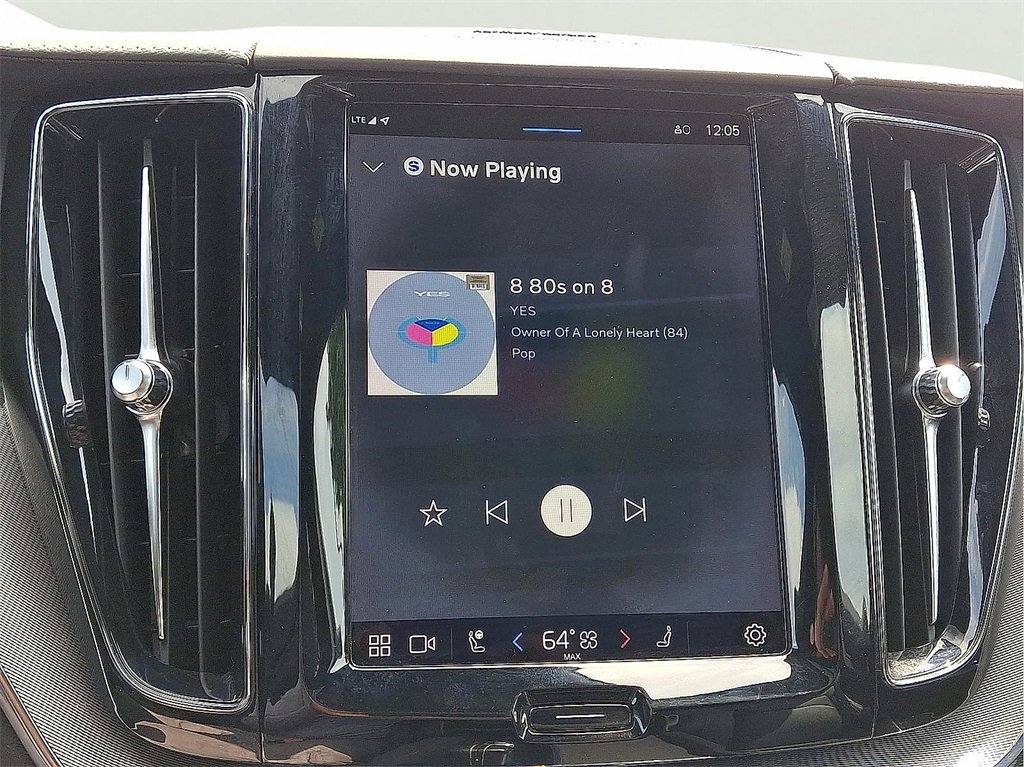 Used 2022 Volvo XC60 T8 R-Design w/ Advanced Package image 17