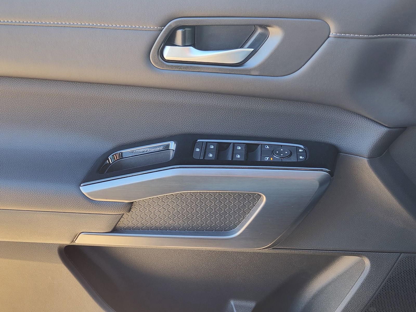 New 2026 Nissan Pathfinder SL image 20