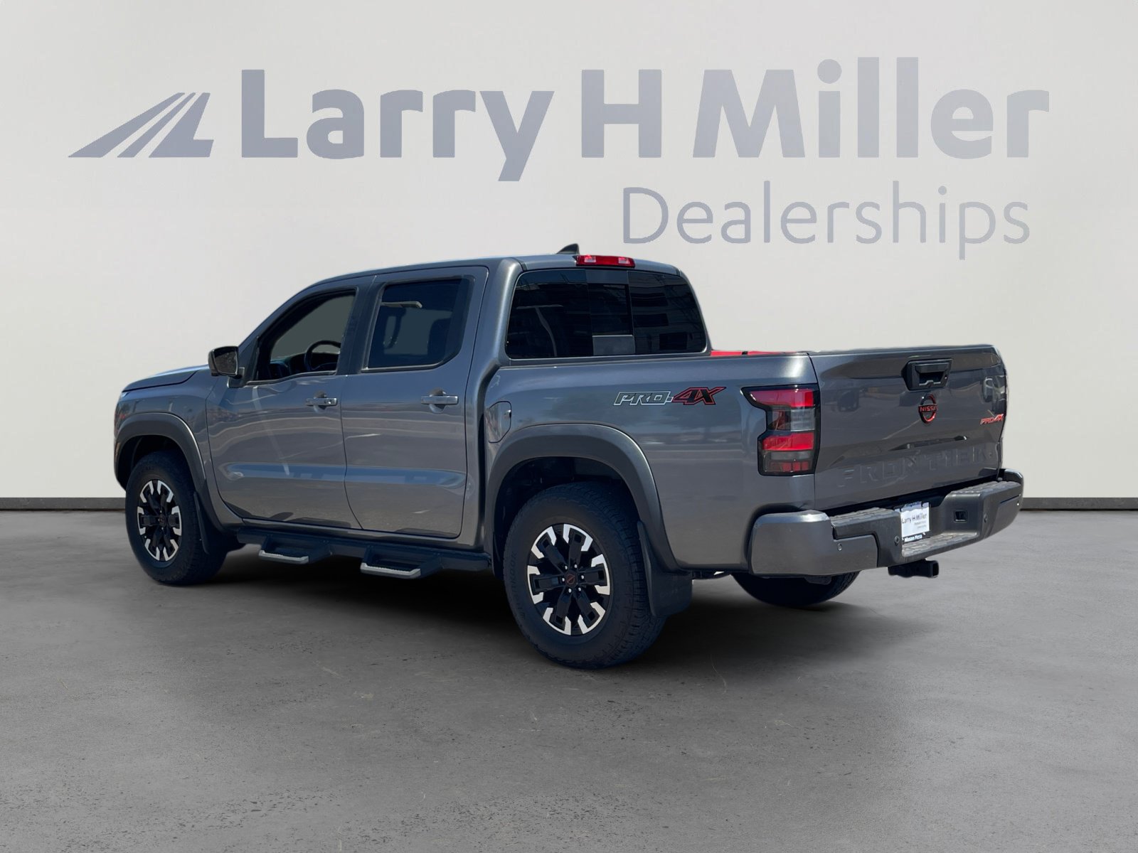 Used 2023 Nissan Frontier PRO-4X w/ Pro Convenience Package AWD/4WD image 4