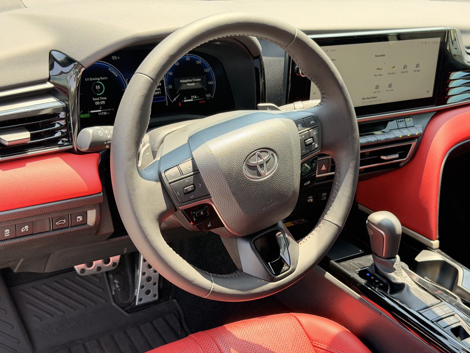Used 2025 Toyota Camry XSE FWD image 17