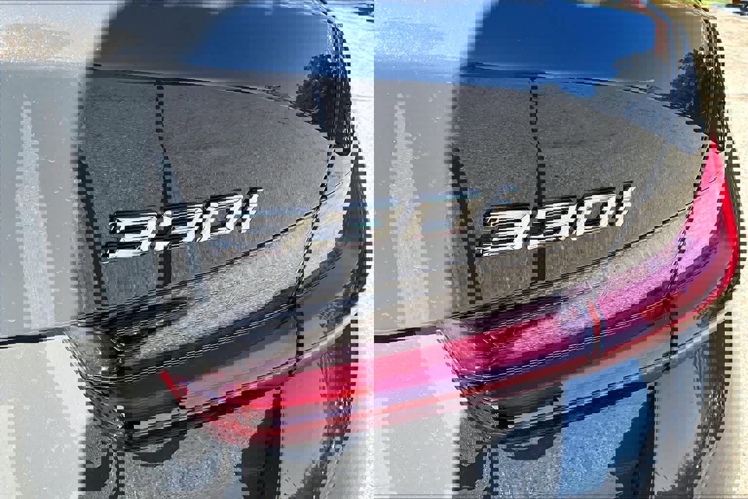 Used 2026 BMW 330i Sedan w/ Premium Package image 7