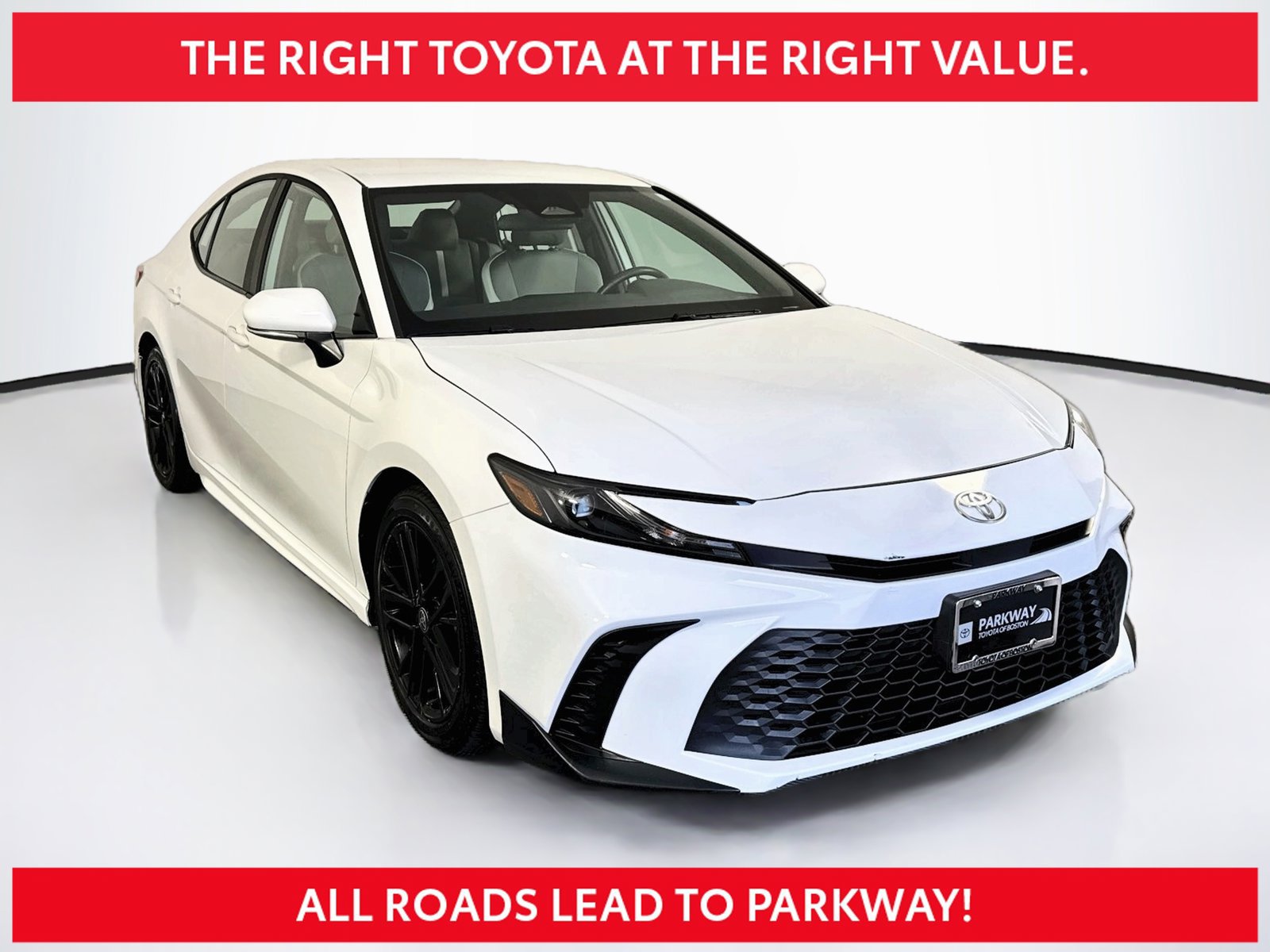 Used 2025 Toyota Camry SE FWD image 1