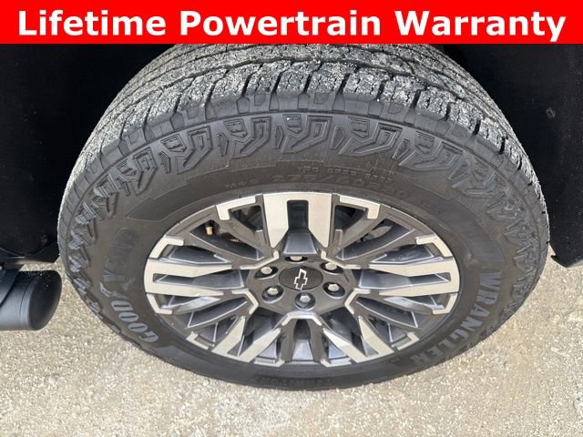 Used 2025 Chevrolet Suburban Z71 image 13