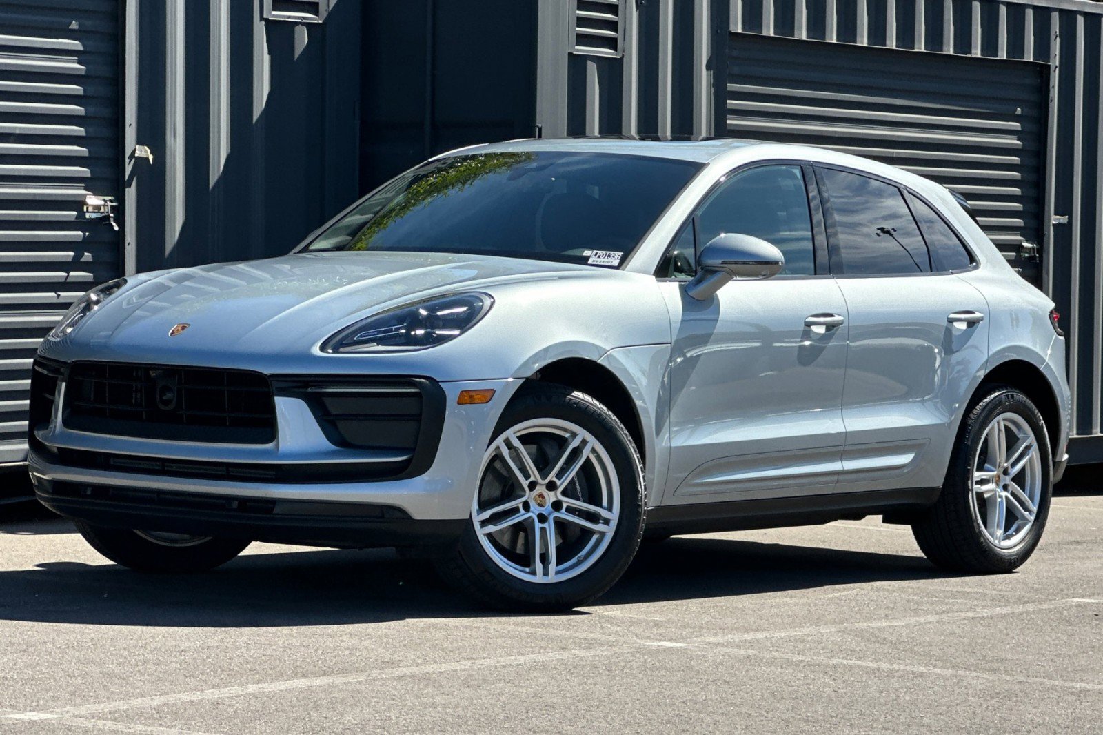 Used 2025 Porsche Macan image 1