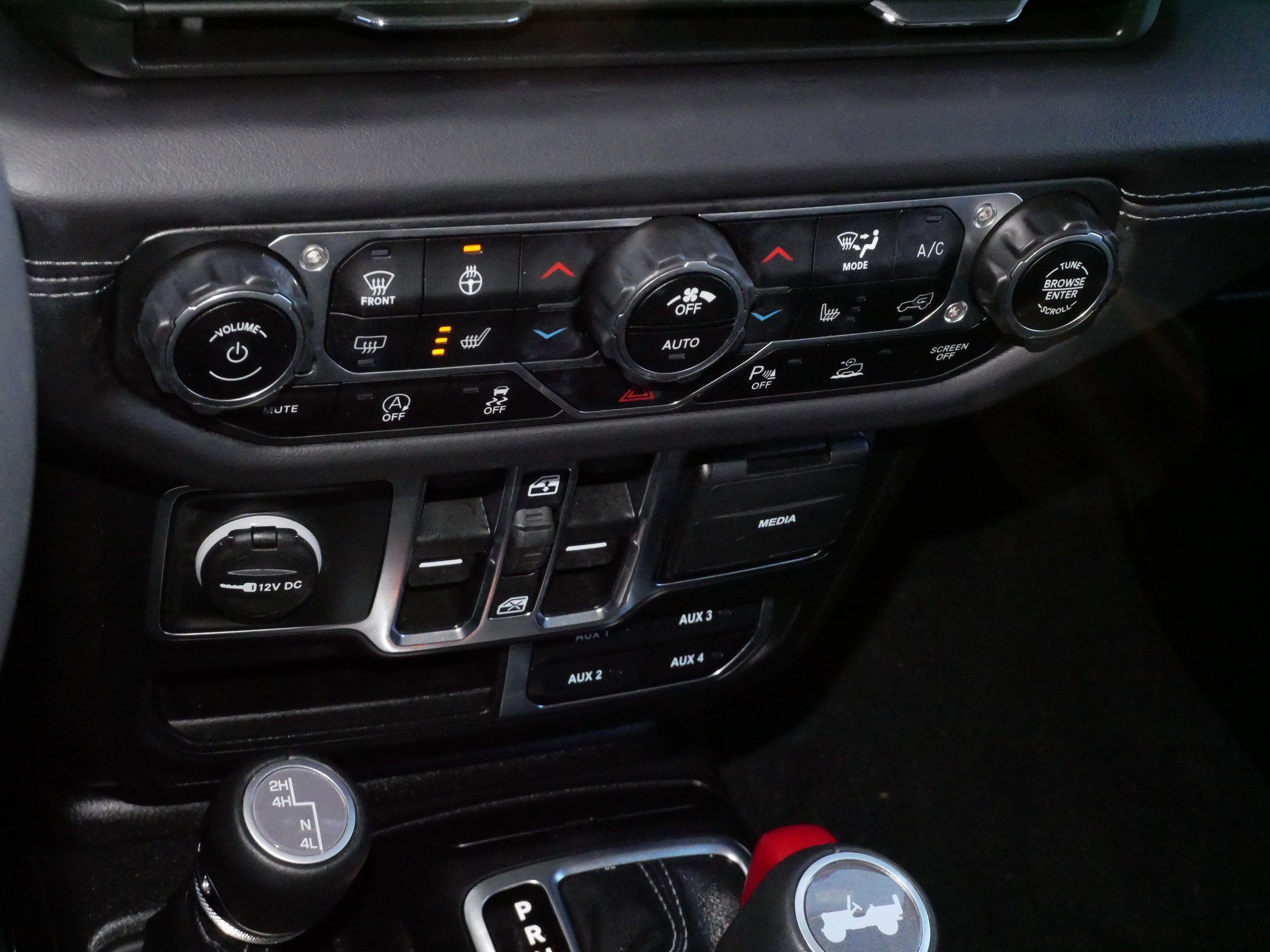 Used 2024 Jeep Wrangler Sahara w/ Technology Group image 24