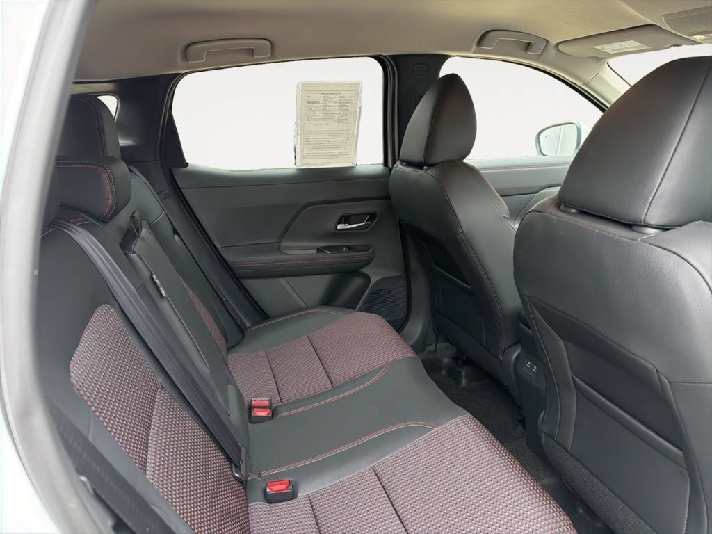 Used 2025 Nissan Kicks SR FWD image 13