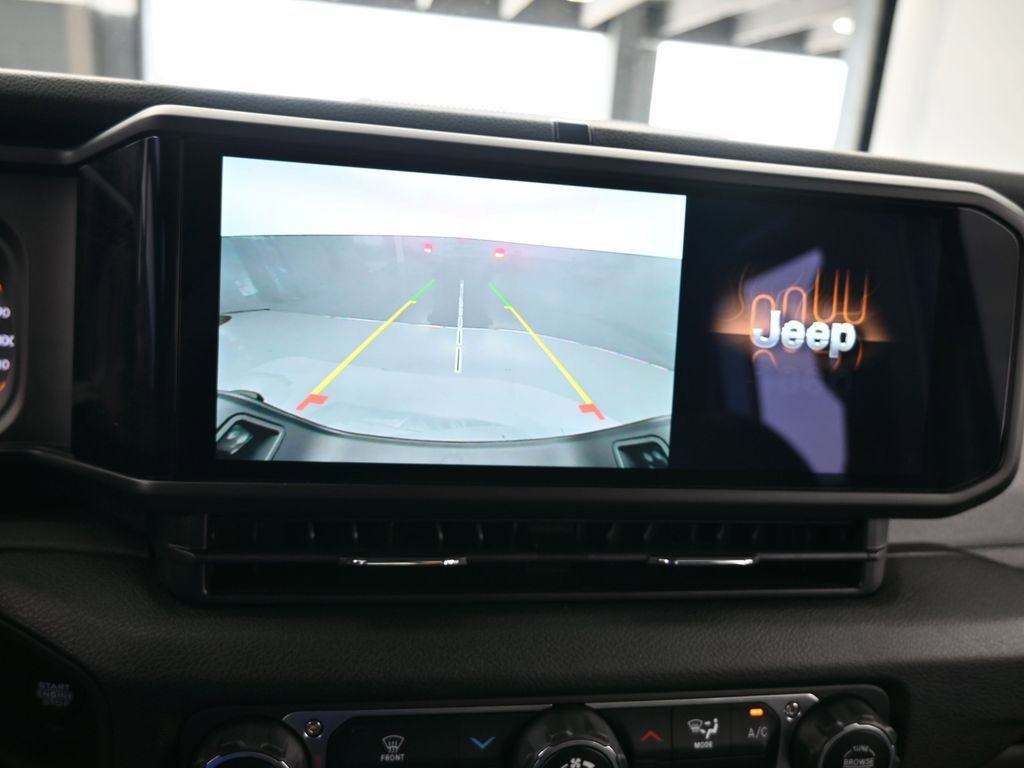 Used 2024 Jeep Gladiator Sport image 17