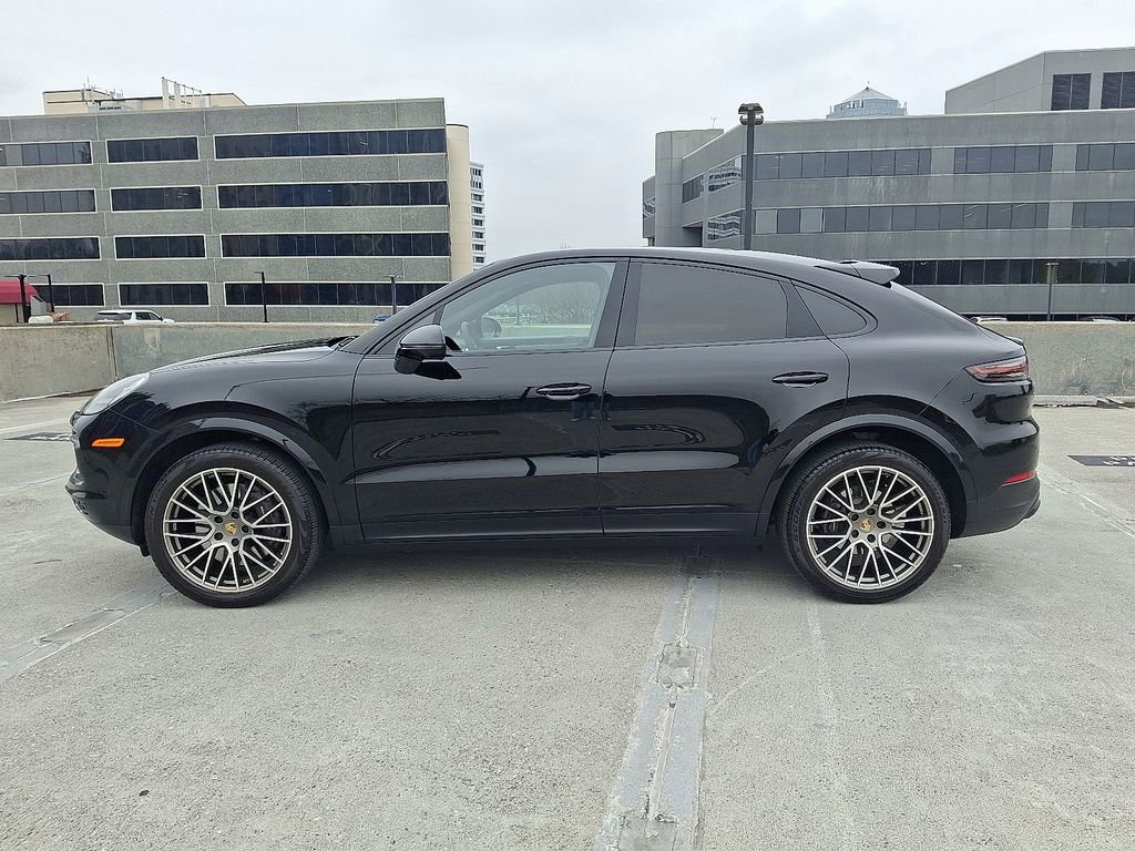 Used 2023 Porsche Cayenne Coupe image 2