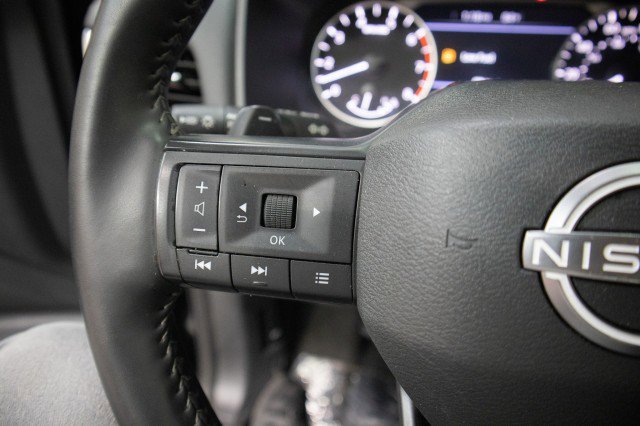 Used 2025 Nissan Rogue SV FWD image 12