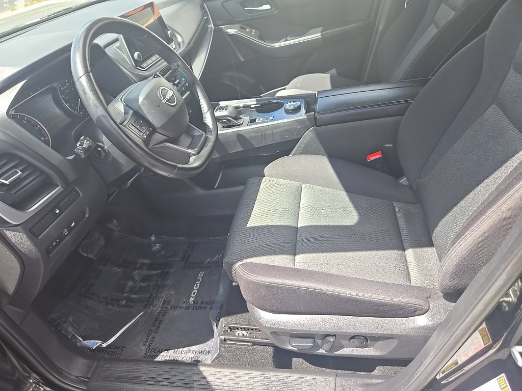 Used 2025 Nissan Rogue SV AWD/4WD image 12