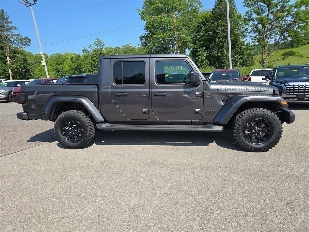 New 2025 Jeep Gladiator Sport image 3