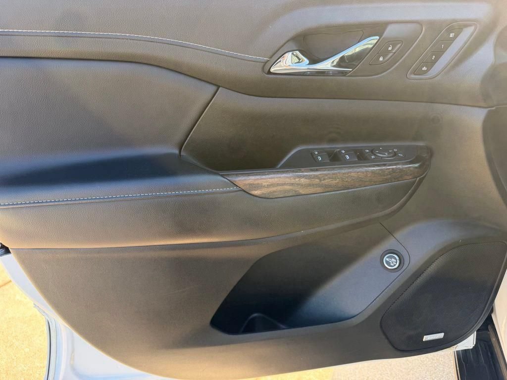 Used 2021 GMC Acadia Denali w/ Denali Technology Package FWD image 15