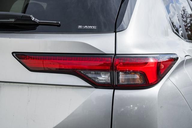 Used 2022 Mitsubishi Outlander ES image 6