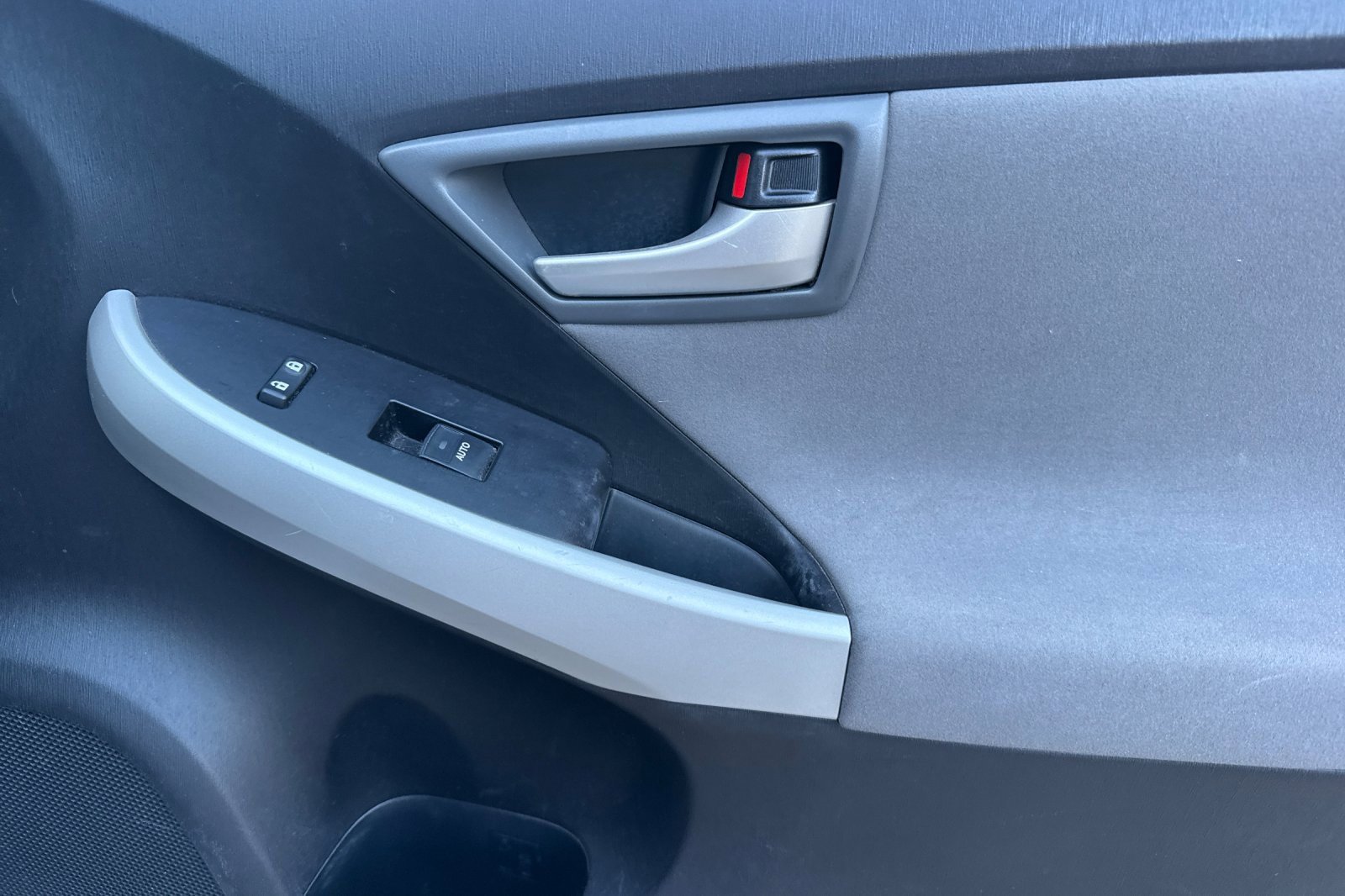 Used 2012 Toyota Prius Three image 21