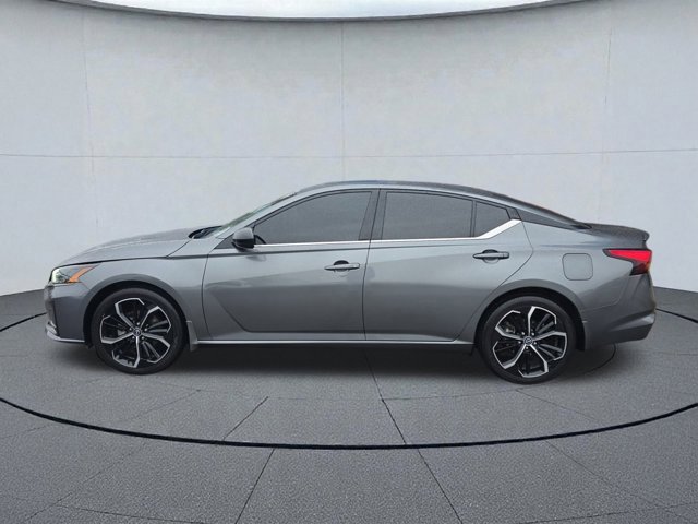 Used 2023 Nissan Altima 2.5 SR w/ SR Premium Package image 2