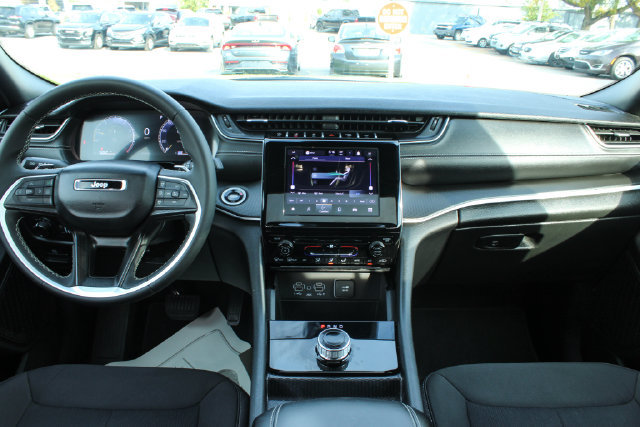 Used 2025 Jeep Grand Cherokee L Laredo AWD/4WD image 16