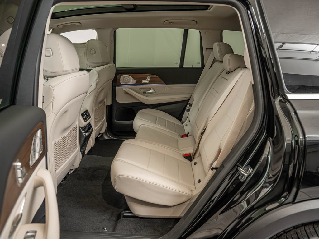 Used 2026 Mercedes-Benz GLS 450 4MATIC image 32