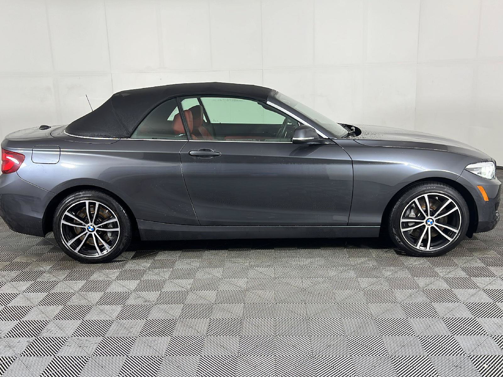 Used 2021 BMW 230i xDrive Convertible w/ Premium Package AWD/4WD image 3