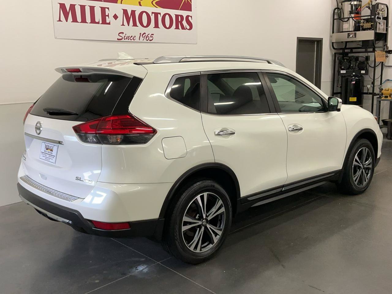 Used 2017 Nissan Rogue SL w/ SL Premium Package AWD/4WD image 7