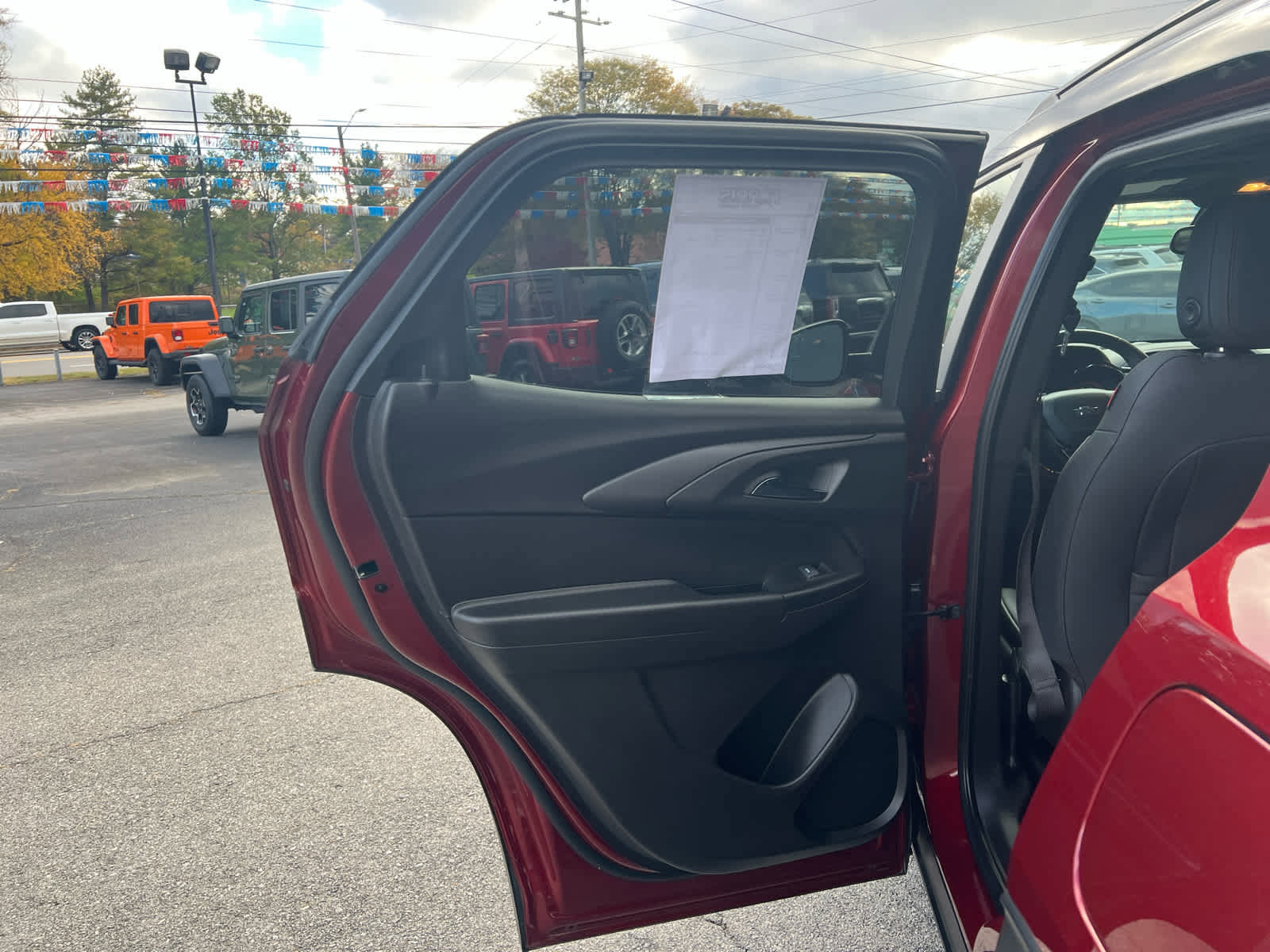 Used 2023 Chevrolet TrailBlazer RS w/ Sun and Liftgate Package image 11