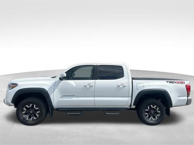 Used 2017 Toyota Tacoma TRD Off-Road w/ Tow Package (A/T) image 2