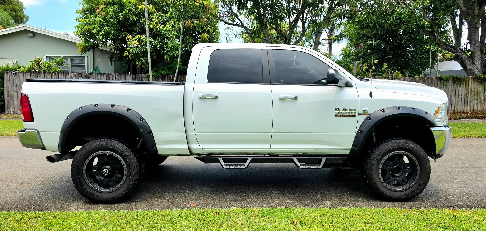 Used 2018 RAM 3500 SLT w/ Protection Group AWD/4WD image 12