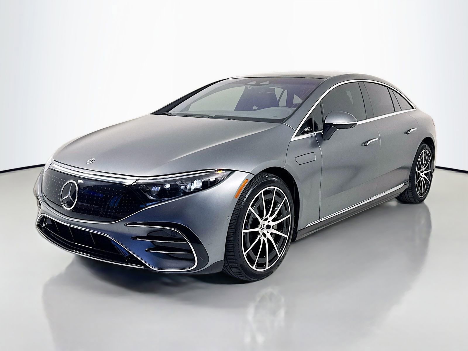 Used 2022 Mercedes-Benz EQS 580 4MATIC Sedan image 3