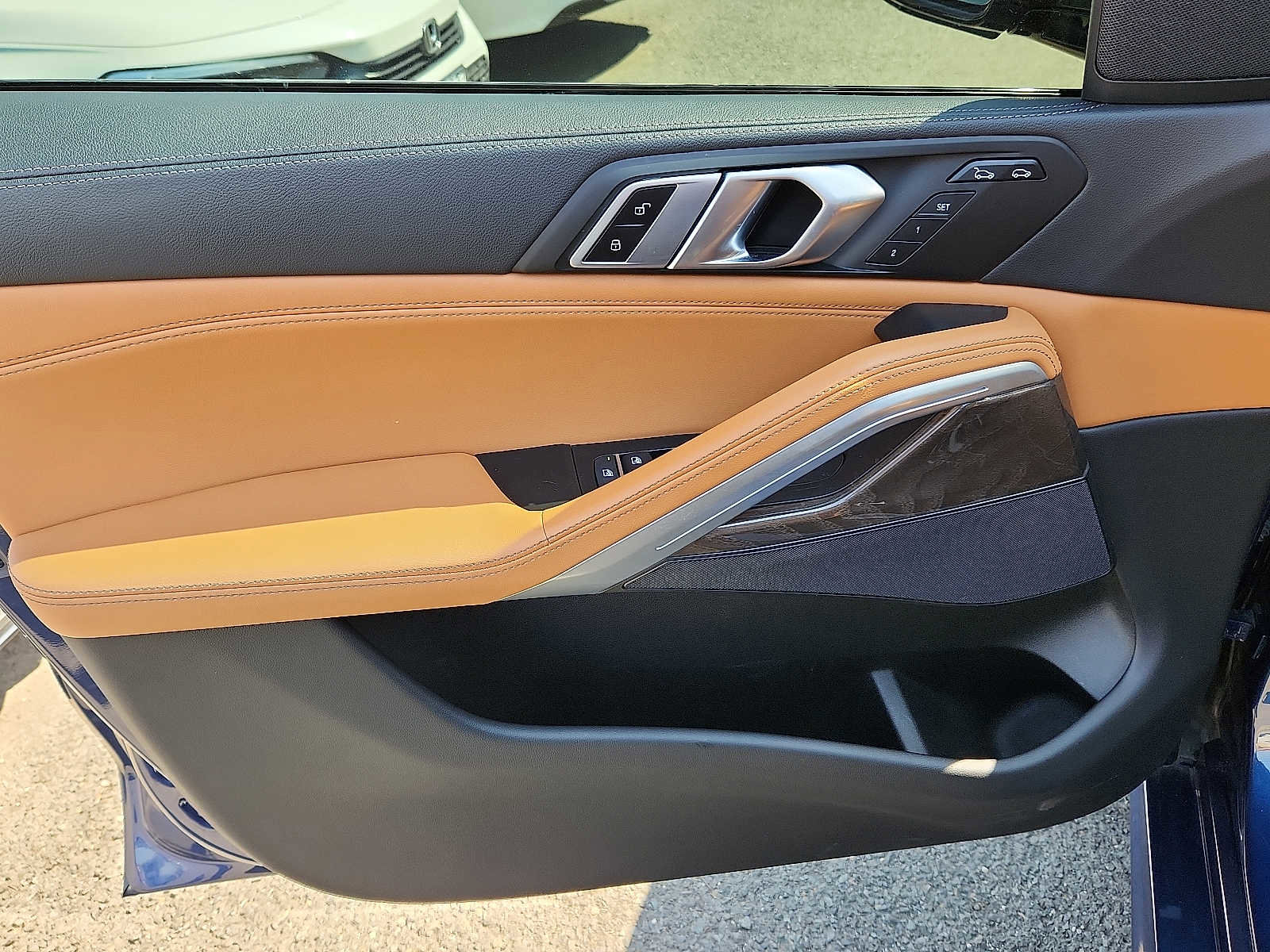 Used 2023 BMW X6 xDrive40i w/ M Sport Package image 12