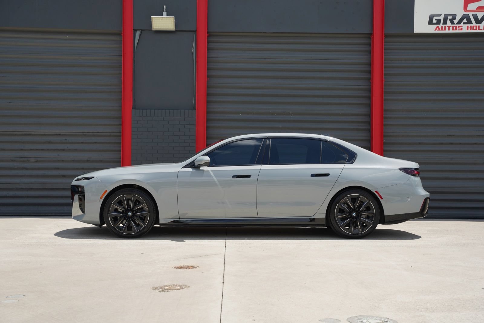 Used 2024 BMW i7 eDrive50 w/ M Sport Package RWD image 9