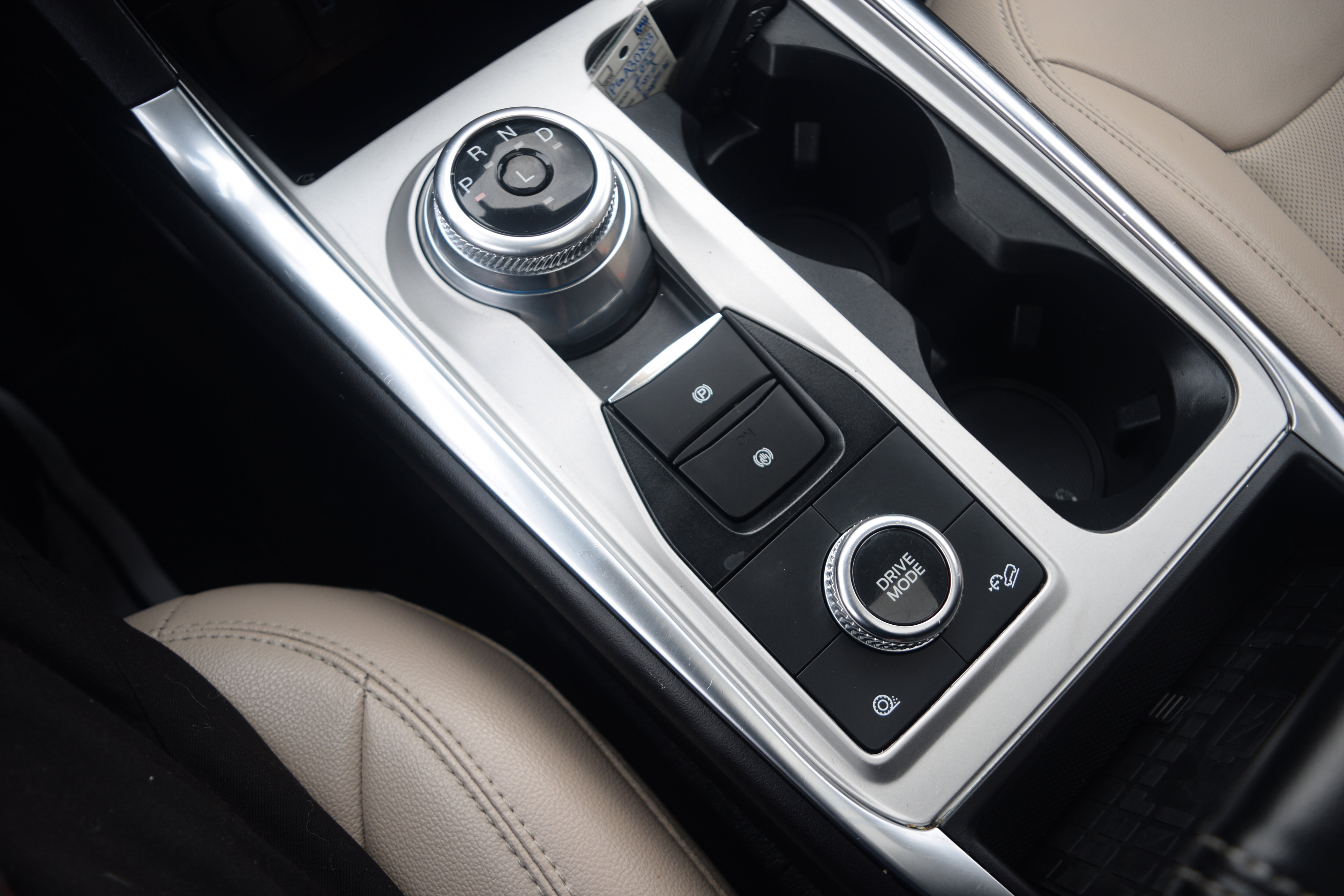 Used 2023 Ford Explorer Limited w/ Limited Technology Package image 12