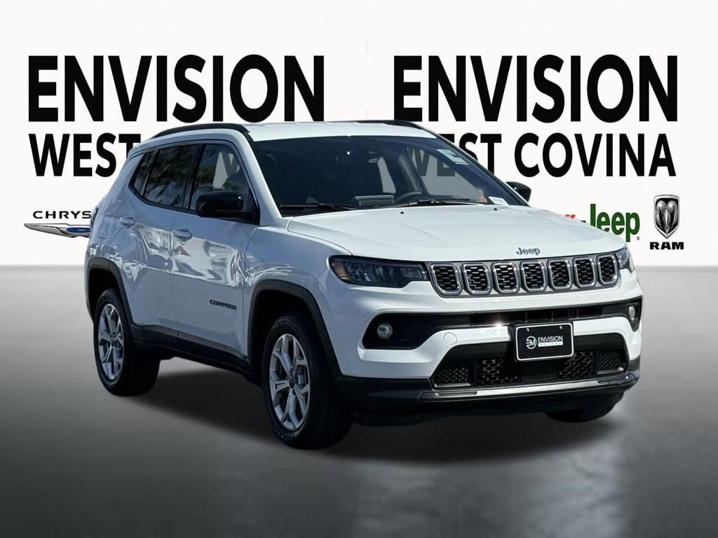 Used 2025 Jeep Compass Latitude image 2
