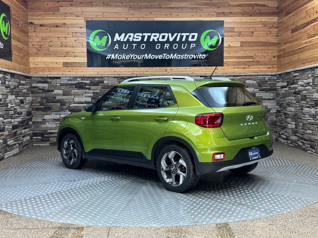 Used 2023 Hyundai Venue SEL FWD image 9