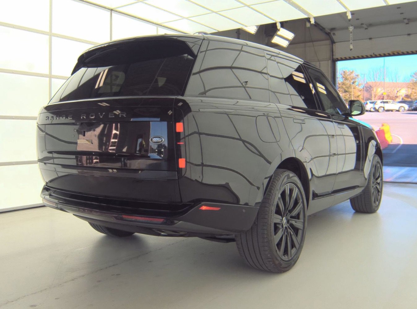 Used 2023 Land Rover Range Rover SE image 4