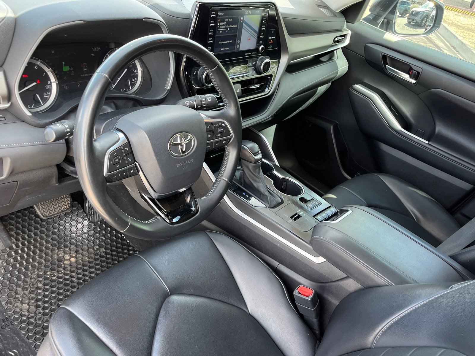 Used 2021 Toyota Highlander XLE FWD image 16