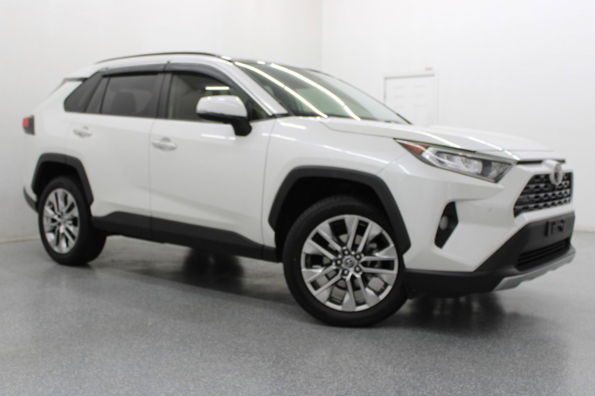 Used 2019 Toyota RAV4 Limited w/ Advanced Technology Package FWD image 1