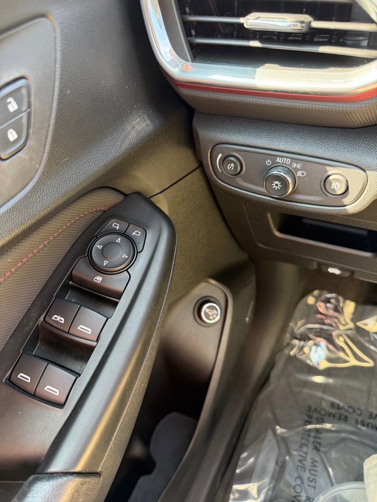 Used 2023 Chevrolet TrailBlazer RS w/ Sun and Liftgate Package image 16