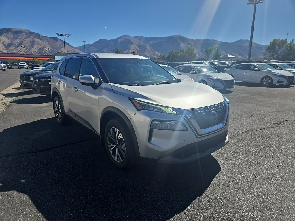 Used 2022 Nissan Rogue SV AWD/4WD image 3
