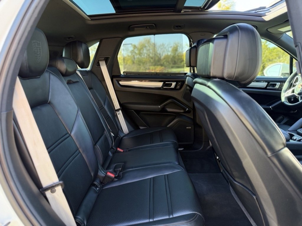 Used 2023 Porsche Cayenne image 33