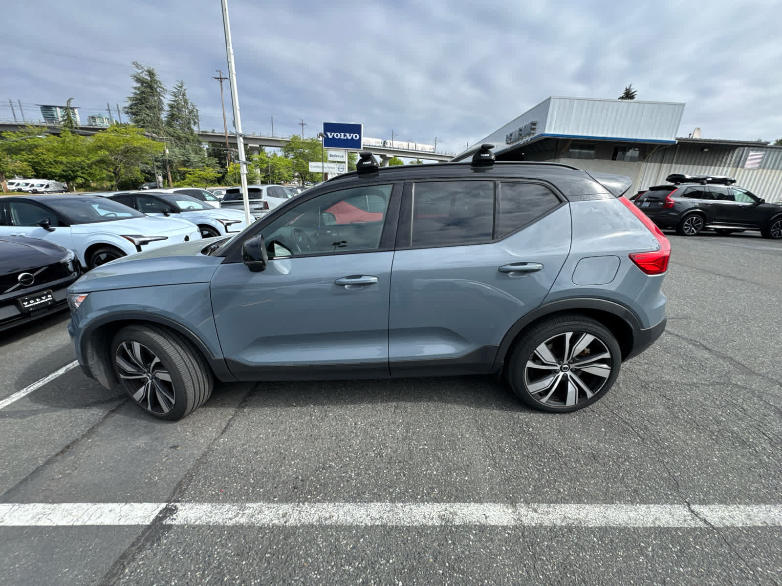 Used 2022 Volvo XC40 P8 Recharge Ultimate AWD/4WD image 3