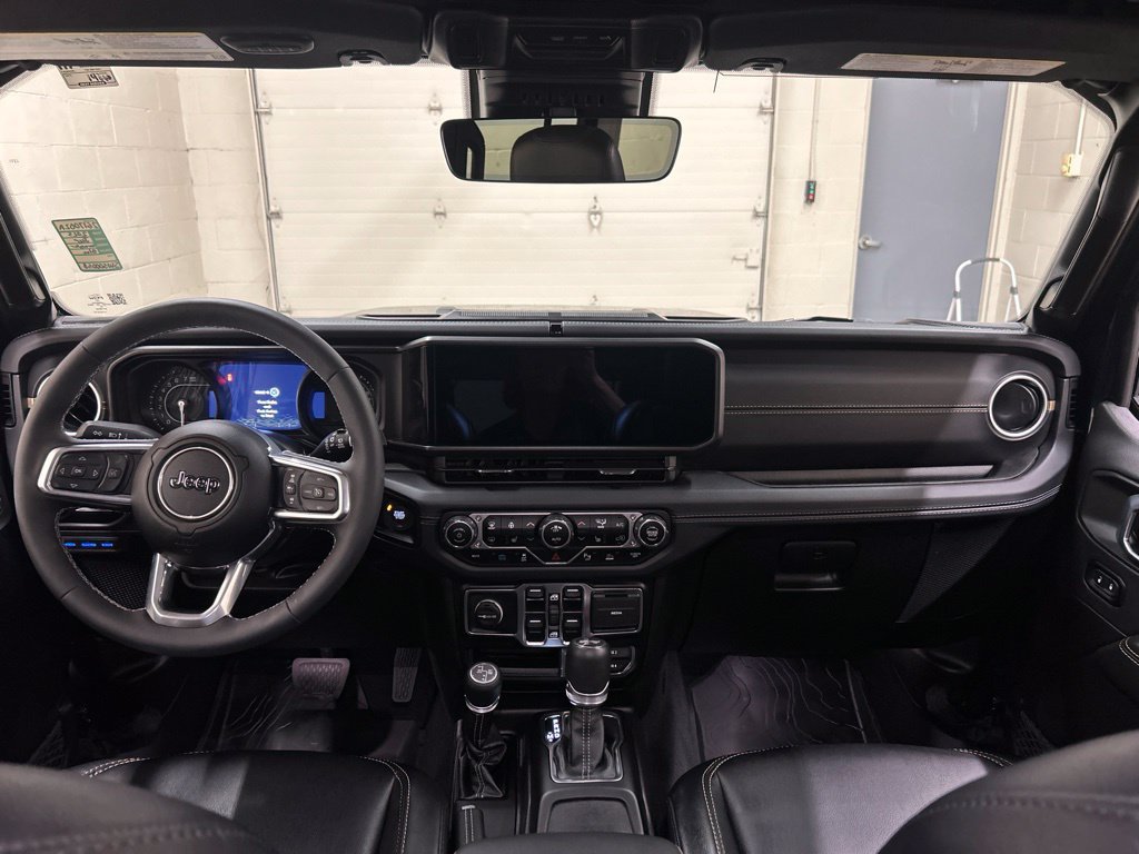 Used 2025 Jeep Wrangler Unlimited Sahara AWD/4WD image 20