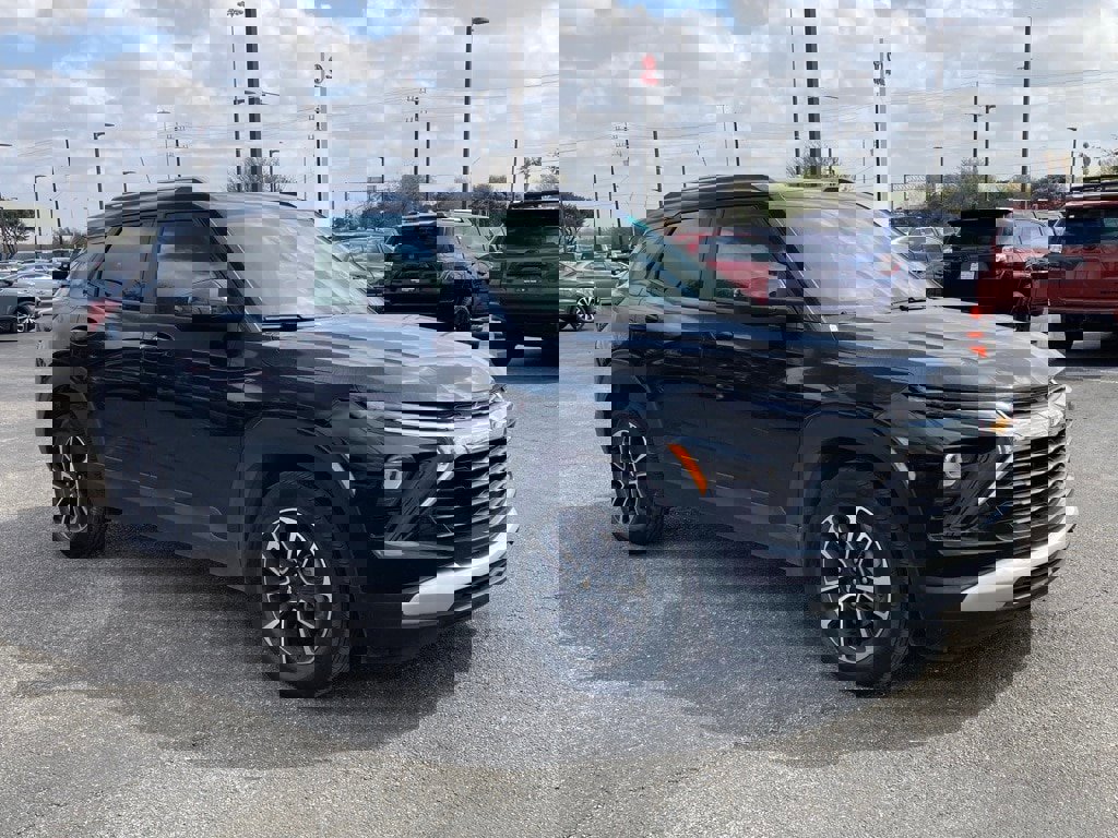 Used 2025 Chevrolet TrailBlazer LT image 3