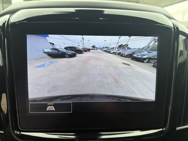 Used 2022 Chevrolet Traverse LT FWD image 19