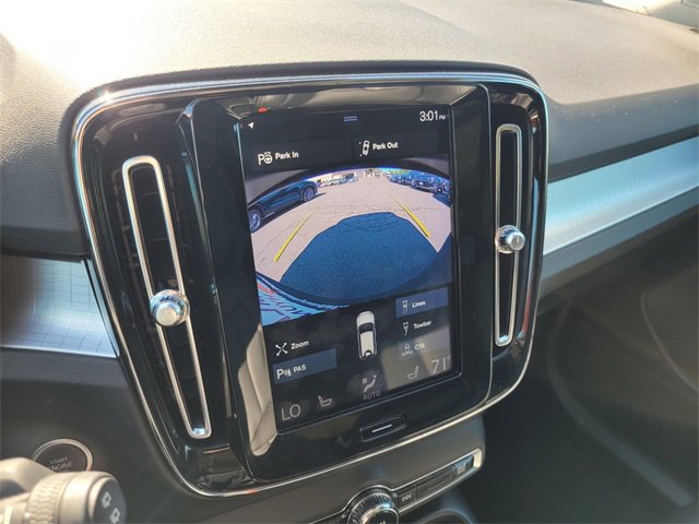 Used 2019 Volvo XC40 T5 Momentum image 31