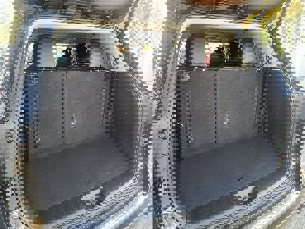 Used 2020 Toyota Highlander Limited image 25