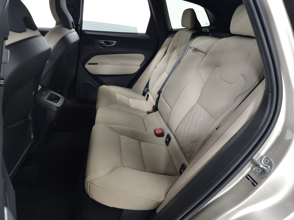 Used 2026 Volvo XC60 B5 Plus AWD/4WD image 34