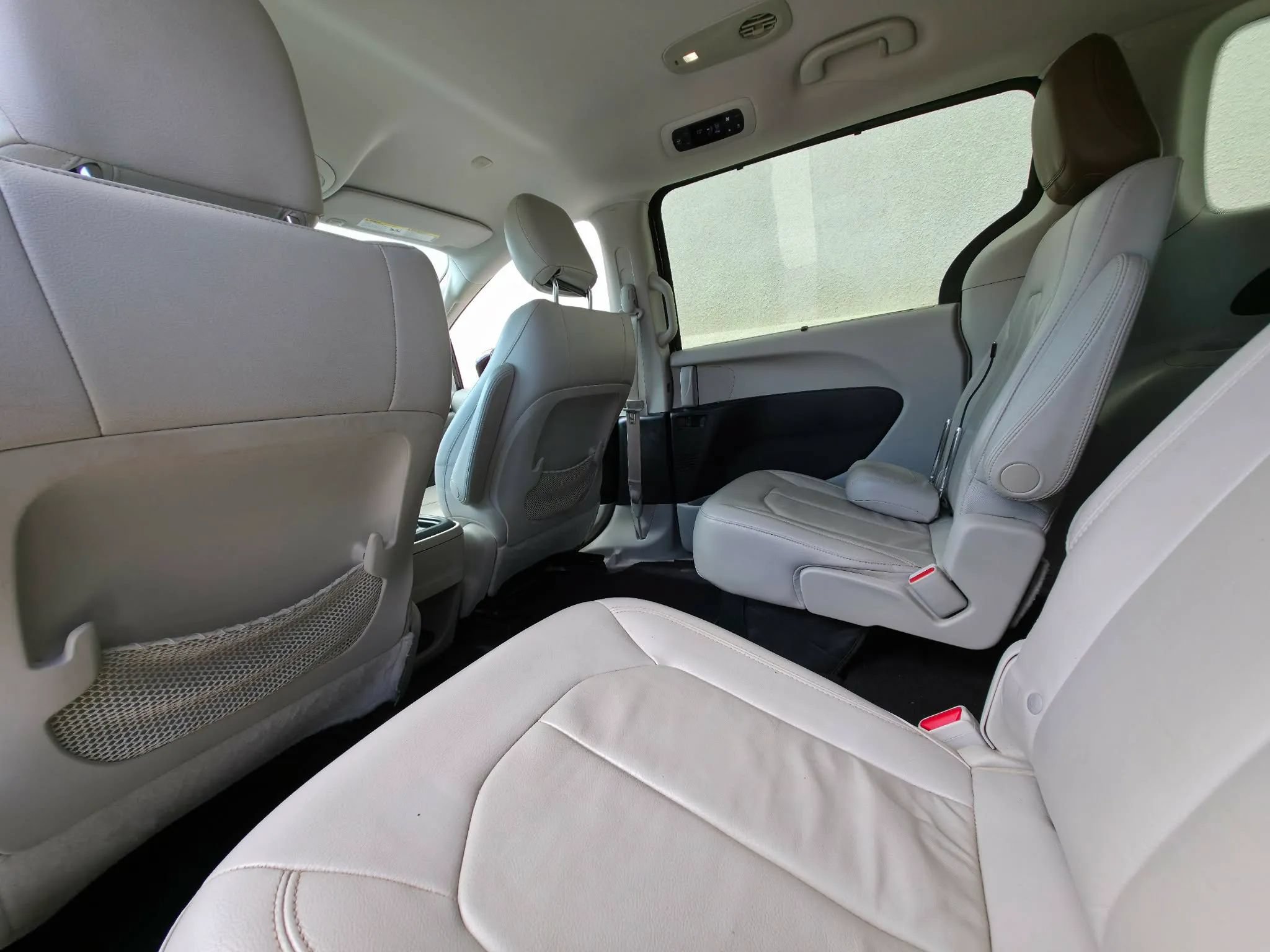 Used 2017 Chrysler Pacifica Touring-L FWD image 12